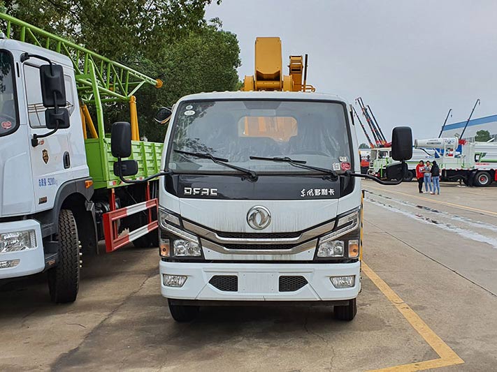 國(guó)六東風(fēng)18米直臂高空作業(yè)車